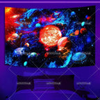 Tapisserie Murale Cosmos Néon - Planète à Anneaux & Paysage Futuriste