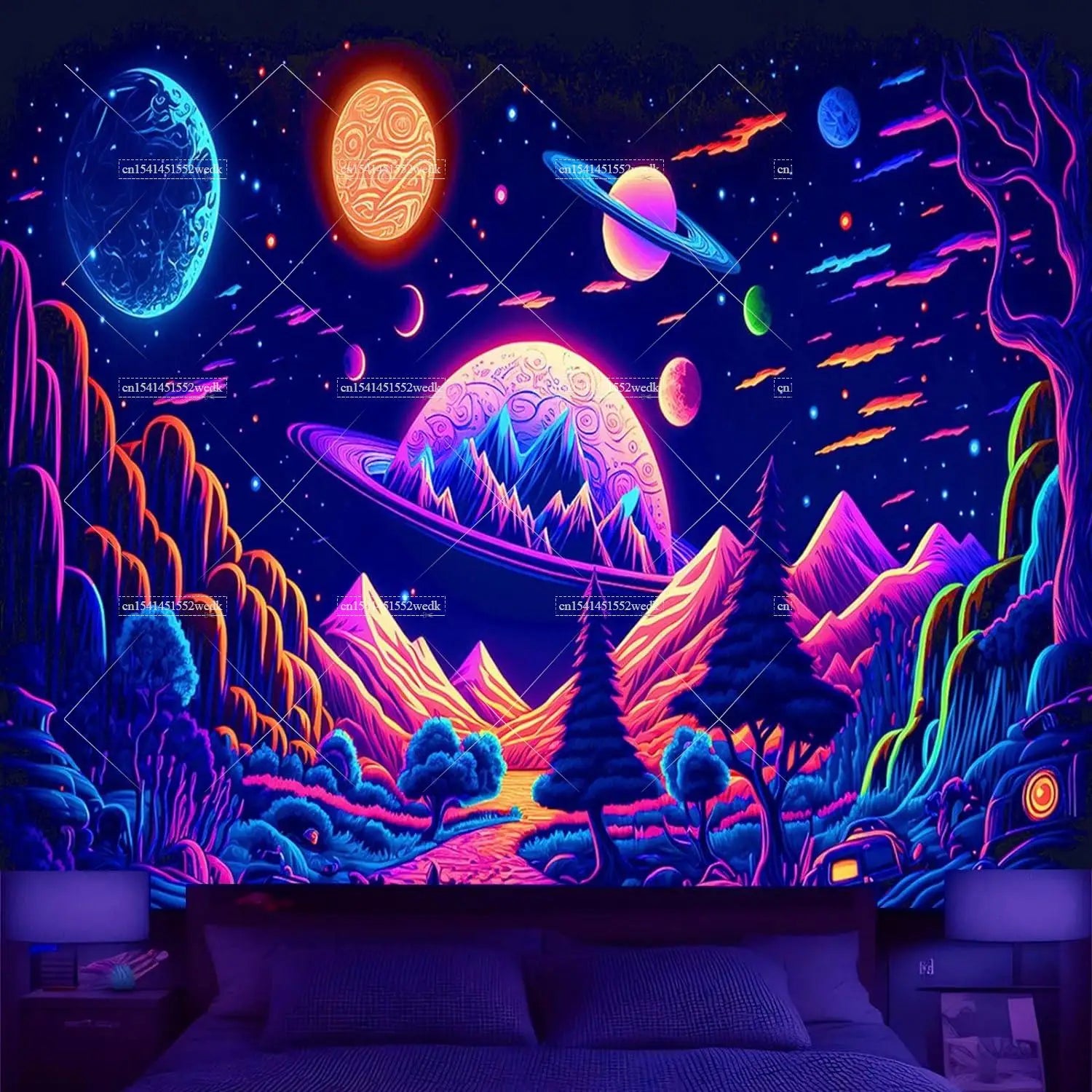 Tapisserie Murale Cosmos Néon - Planète à Anneaux & Paysage Futuriste